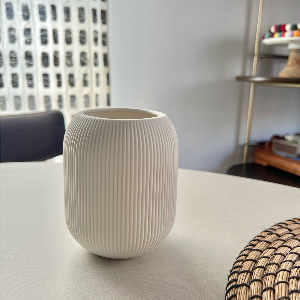Amazon White Textured Ceramic Vase